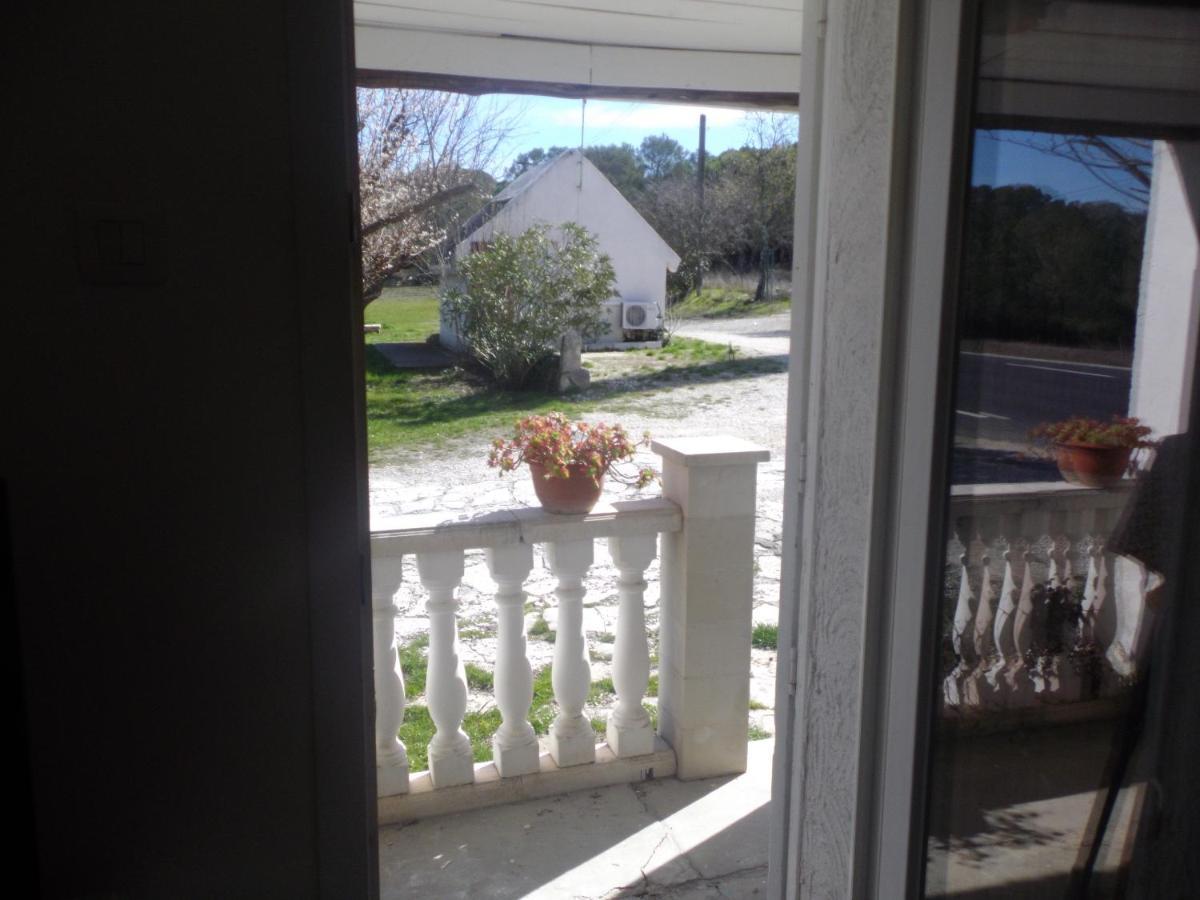 Auberge Des Garrigues นีมส์ ภายนอก รูปภาพ