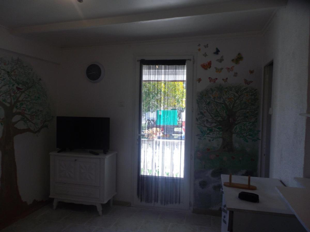 Auberge Des Garrigues นีมส์ ภายนอก รูปภาพ