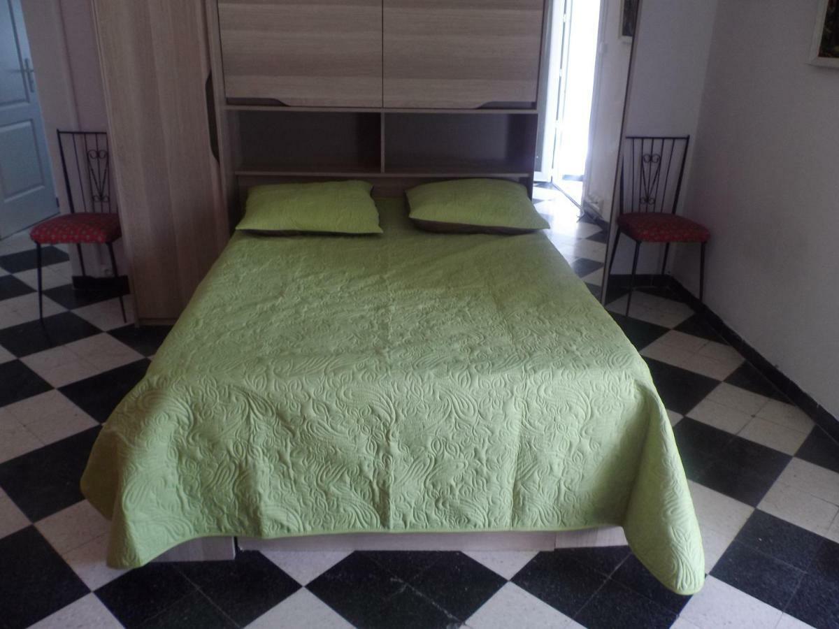 Auberge Des Garrigues นีมส์ ภายนอก รูปภาพ