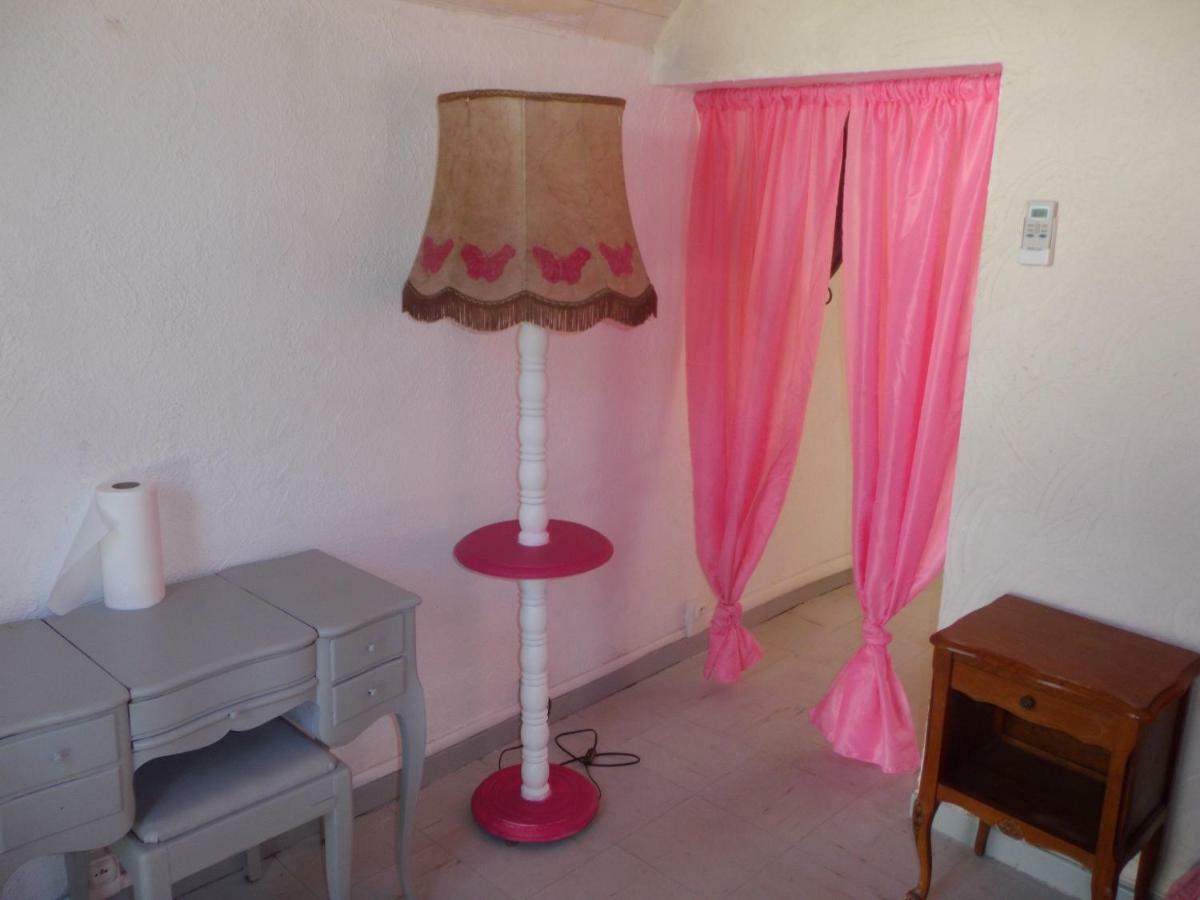 Auberge Des Garrigues นีมส์ ภายนอก รูปภาพ
