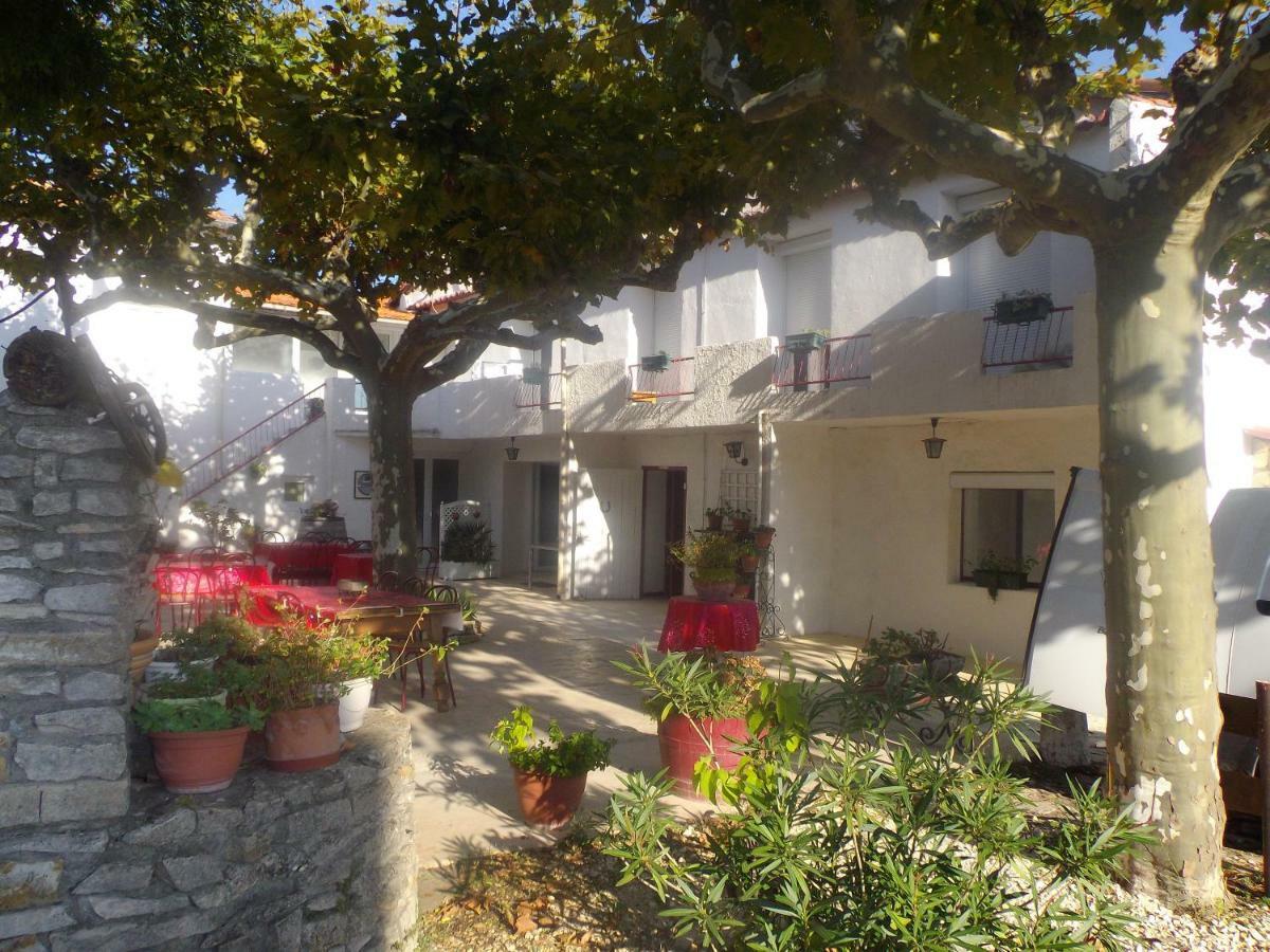 Auberge Des Garrigues นีมส์ ภายนอก รูปภาพ