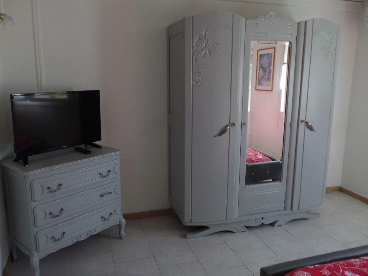 Auberge Des Garrigues นีมส์ ภายนอก รูปภาพ