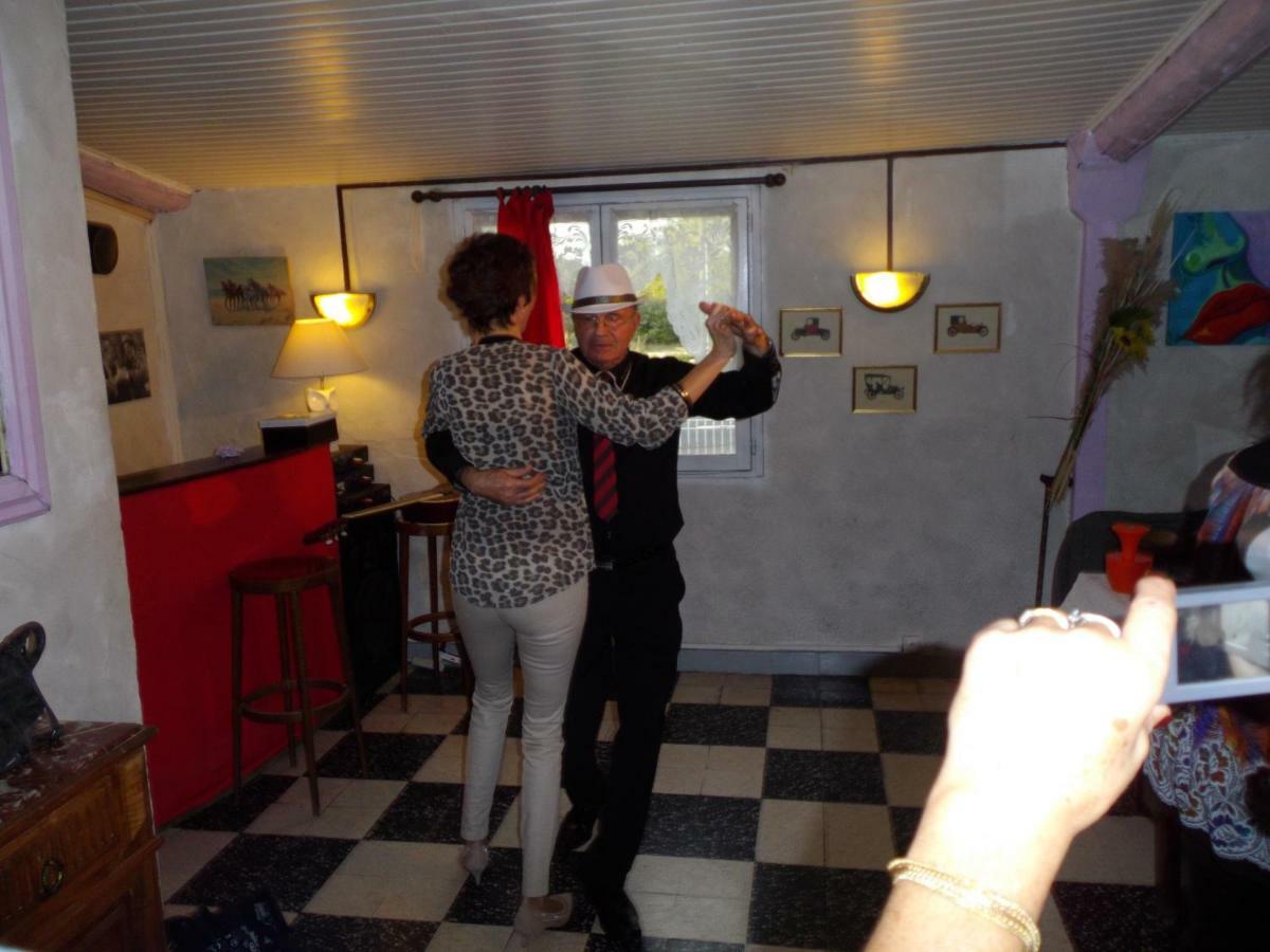 Auberge Des Garrigues นีมส์ ภายนอก รูปภาพ