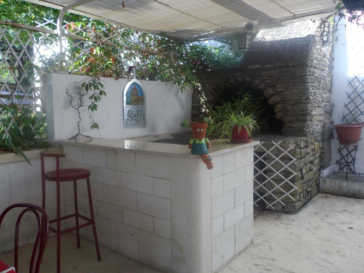 Auberge Des Garrigues นีมส์ ภายนอก รูปภาพ