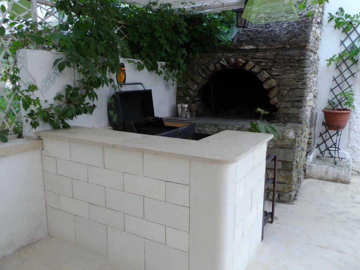 Auberge Des Garrigues นีมส์ ภายนอก รูปภาพ